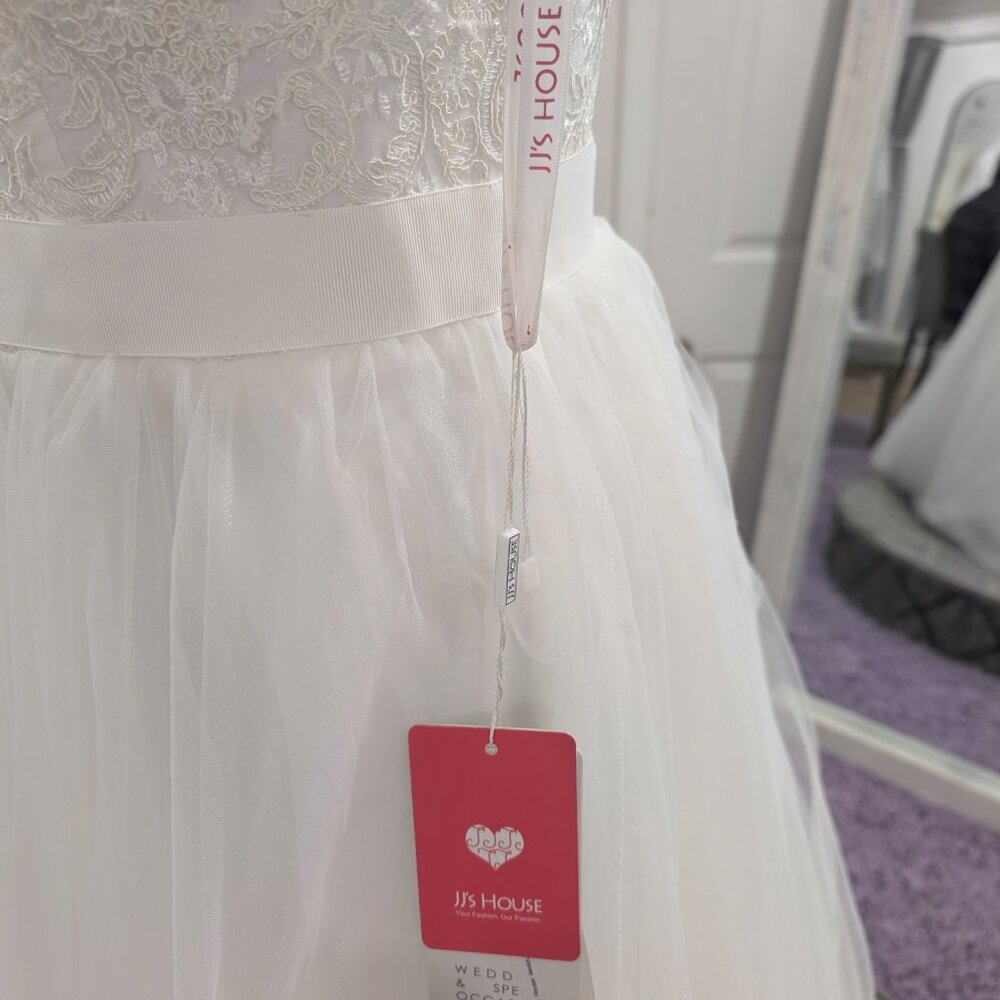 JJ's House Size 10 A-Line Wedding Dress - Picture 4 of 6